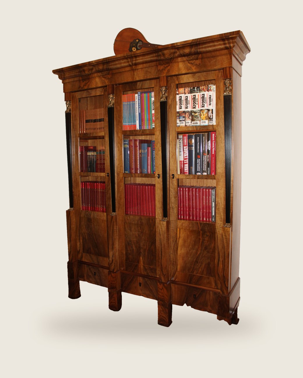 Gotowa biblioteczka wykonana według szkicu